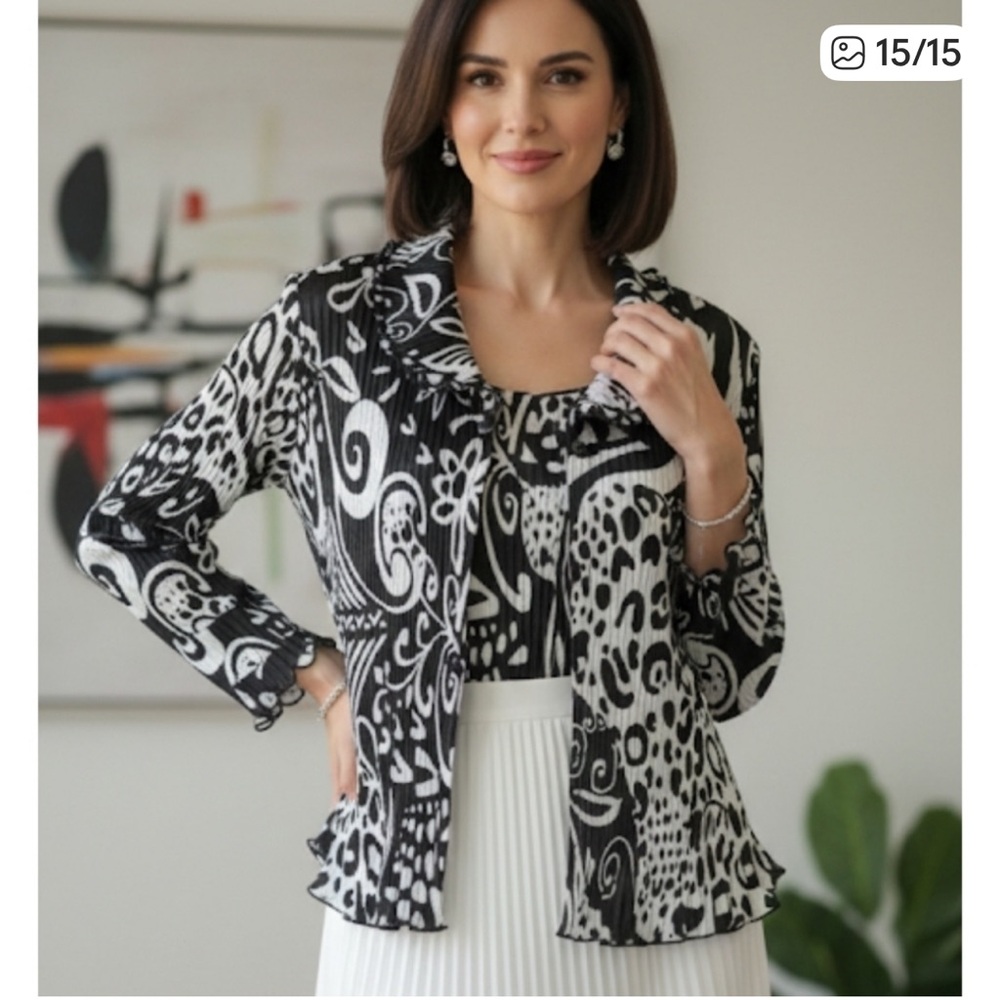 Bala Bala Black & White Abstract Crinkle Dressy  Statement  Blouse Size L